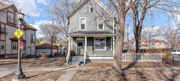 3br 2ba hse  AC WiFi 3 blks to Xcel Event Center, dining,&bars 6.8 mls to airprt Hotels in Saint Paul