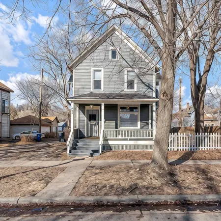 3br 2ba hse  AC WiFi 3 blks to Xcel Event Center, dining,&bars 6.8 mls to airprt