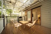 House of Fairy Wren - Fully renovated charming Queenslander! 10 Mins to BNE CBD! - 3-Star