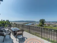 “Inn on the Harbor” Stunning sunsets, centrally located, cozy getaway! Hotels in Blaine