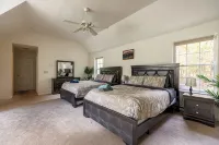Mohawk Kudil in Poconos !Njoy Your spring with Hot Tub, Private Pool & Game Room