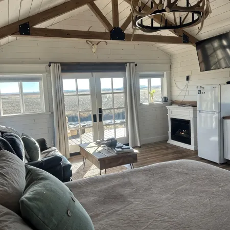 Yellowstone River View! Elegant and Peaceful Getaway with Modern Amenities!