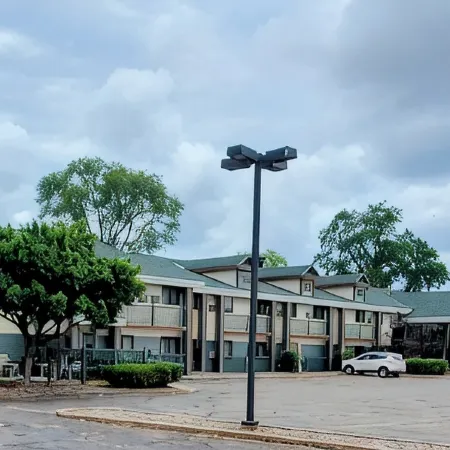 River Hill Inn & Suites