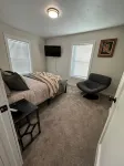 Newly Remodeled Charming Cozy 3-bedroom house in Anchorage with WiFi - 방갈로