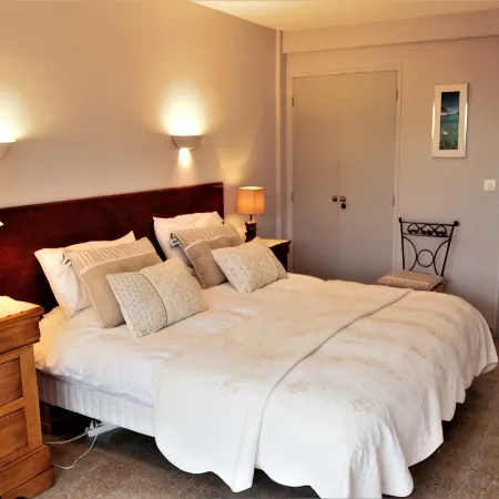 Cassis apartment near beaches & port, panoramic view, aircon, private parking