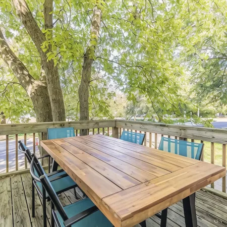 Stylish 4 Bedroom Home minutes from Downtown Champaign & Campus