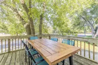 Stylish 4 Bedroom Home minutes from Downtown Champaign & Campus - บังกะโล