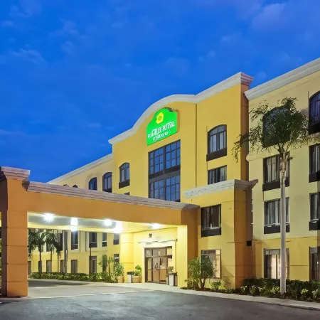 Comfort Inn & Suites Tampa North I-75