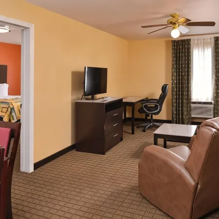 Douglas Inn & Suites