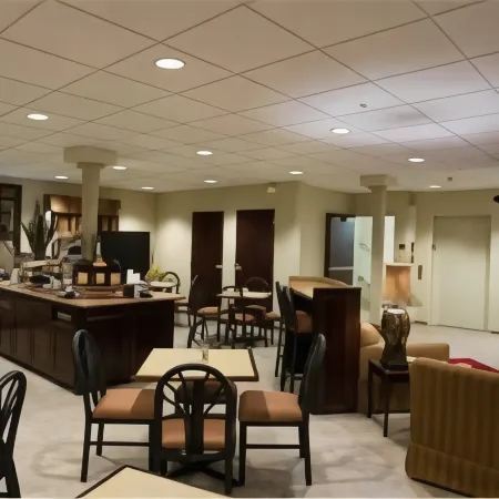 HomeTown Hotel Отели в г. Брайант