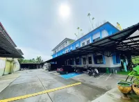 Udomsuk Hotel - parking