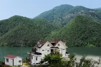 Moojoo Jeonmangdae Pension - Homestays