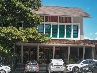 Grand Laguna Hotel & Villa