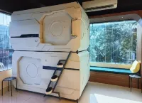 Trivpods Capsule Hotel - 2 tähden