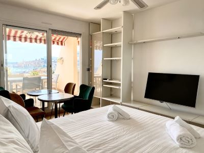 Exceptional Sea View 250m+ Terrace 25m² + Beds + Pool + Solarium