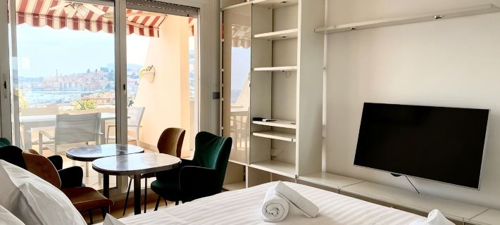 Exceptional Sea View 250m+ Terrace 25m² +  Beds + Pool + Solarium マントンのホテル