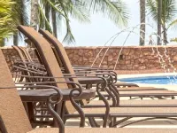 Beautiful Beach Front Condo Sleeps 5, Rare Opportunity for Christmas - Private Pool