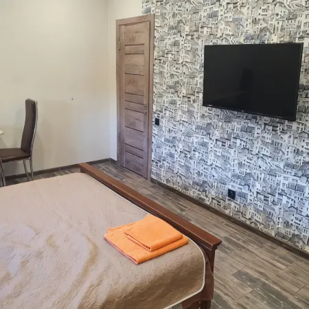 Na Novo-Revolyutsionnoy Guest House