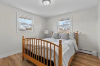 "Green and Golden" Hour- 5 min walk to Lambeau, indoor/outdoor space of dreams!! - 3-Star