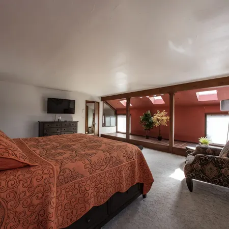 Keystone Resort Escape! Location! 360 Views, Trails, Snake River, HotTub, Pets