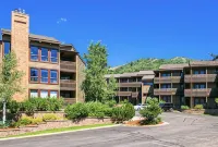 Top-Floor Condo Near Lifts With Hot Tubs, Pool, Washer/Dryer, On Demand Shuttle - 2-Star