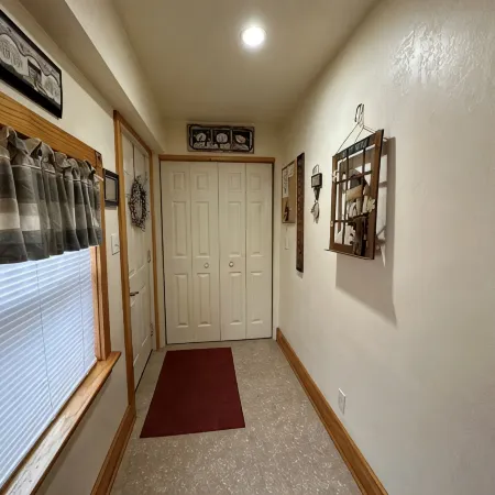 The Bear Den - Lovely 2 Bedroom 1 Bath home close to skiing, snowmobiling & more