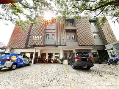 Spot 43 Cafe and Hotel