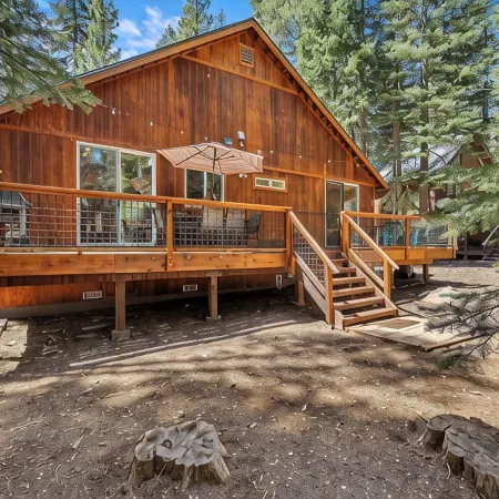 Tahoe Donner Retreat Easy Winter Access Sleeps 8 Near Skiing