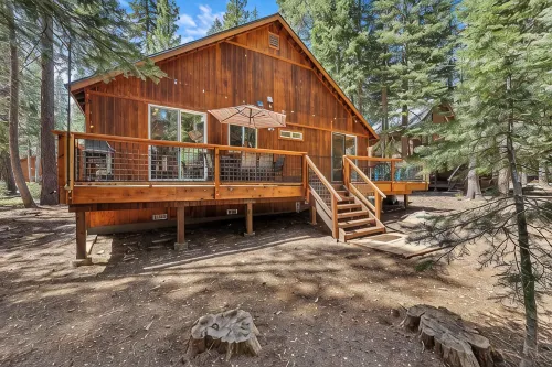 Tahoe Donner Retreat Easy Winter Access Sleeps 8 Near Skiing - 4 tähden