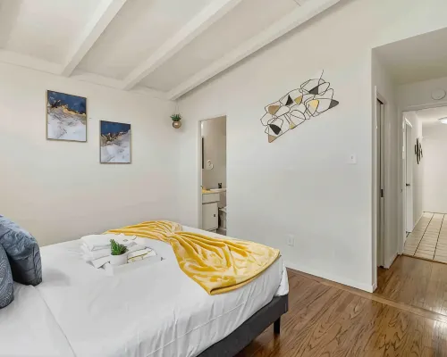 Mid Century Garden View Home Parking Hotels in San Mateo