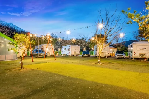 Cheolwon Noblesse Glamping Caravan - 2-Star