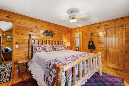 Mountain Views, 3 king beds, ready for Multi Couples get away!!! Fido too!!!