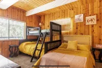 Arrowhead cabin sleeps 12 fast wifi newly remodeled