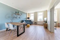 Stylish old building apartment with 2 bedrooms - 200m to the Elbe - close to the center - Balcony