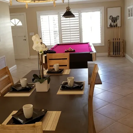 ⭐  Beautiful Private Backyard Resort Heated Pool/Spa Downtown & Beaches