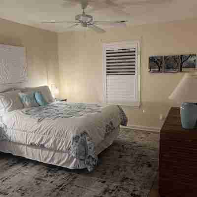 Comfy condo on the 17th green of True blue, min’s  to beach, shops & great food Rooms