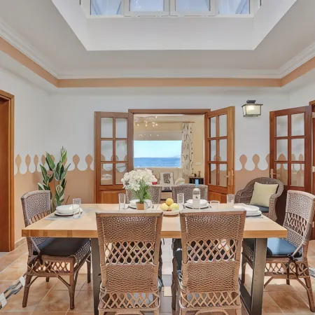 CASA ELENA EXCELLENT VIEWS NEXT TO THE SEA