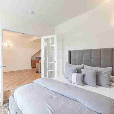 Convenience and luxury converge in Ann Arbor Rooms
