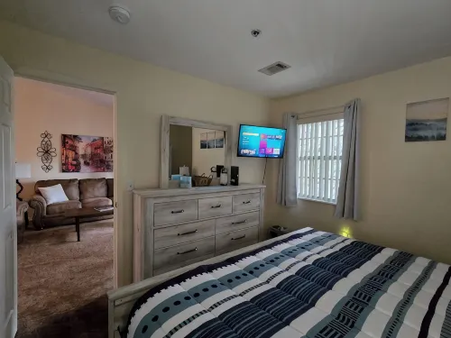 Romantic Summer Getaway for Two!! Easy Walk-in 1Bd 1BA Condo... No Steps!!!