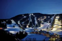 Lakefront; view of ski mountain, firepit, dock, kayaks, paddle board - Wifi