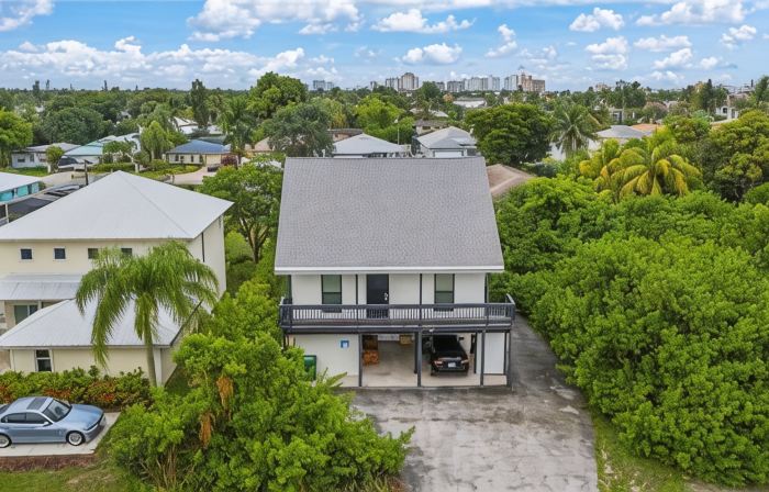 SEA LA VIE BEACH HOME ON 500 BLOCK-1/2 A MILE FROM OCEAN,SLEEPS 6, Fenced yard