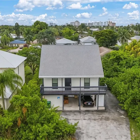 SEA LA VIE BEACH HOME ON 500 BLOCK-1/2 A MILE FROM OCEAN,SLEEPS 6, Fenced yard