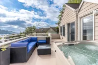 Majestic Views with a Hot Tub!