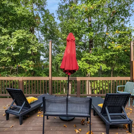 Cozy 4bd lakefront home in Lake Lanier w/ HotTub, FirePit, Private dock, Wifi