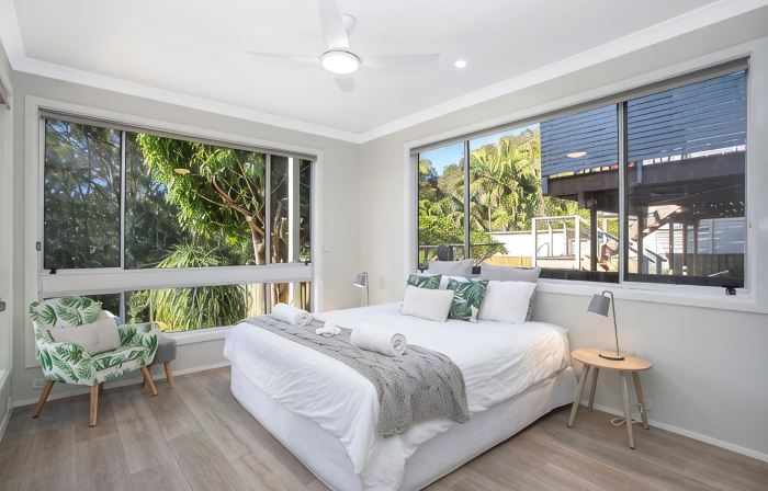 Cosy Renovated 2 Bed cottage on the water