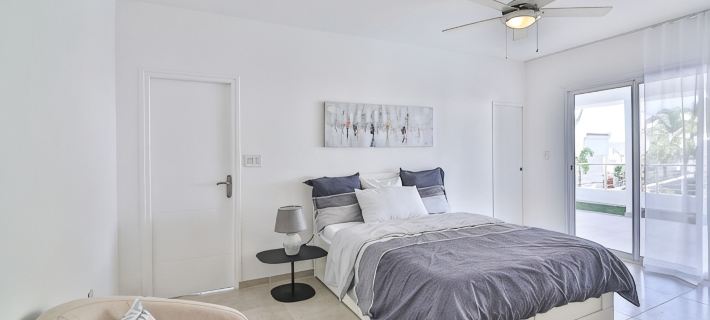 Impressive 3 bedrooms condo on Mullet Bay Beach Hotels in Lowlands