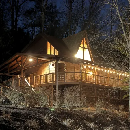 Kelly's Cozy Cabin-Beautiful 4 Bedroom-Eagle's Ridge-Near Parkway-Hot Tub-Games