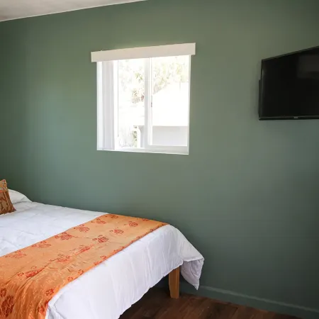 Perfectly located with 2 bike cruisers available to help you explore the town!