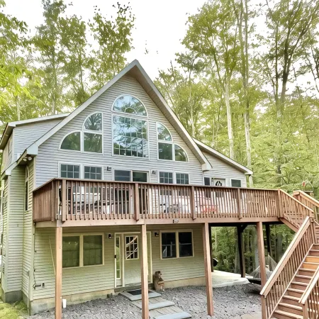 Game Room, Fire Pit, Close to Lakes, Magical Fall Time in the Mountains!