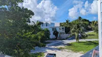 Coastal Chic - Cozy 2BR 3bd in charming Harbour Island Steps to Pink Sand Beach
